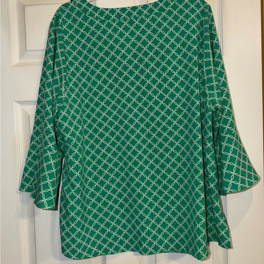 Kim Rogers Emerald Green Geometric Bell-Sleeve Blouse. Size 1X. EUC